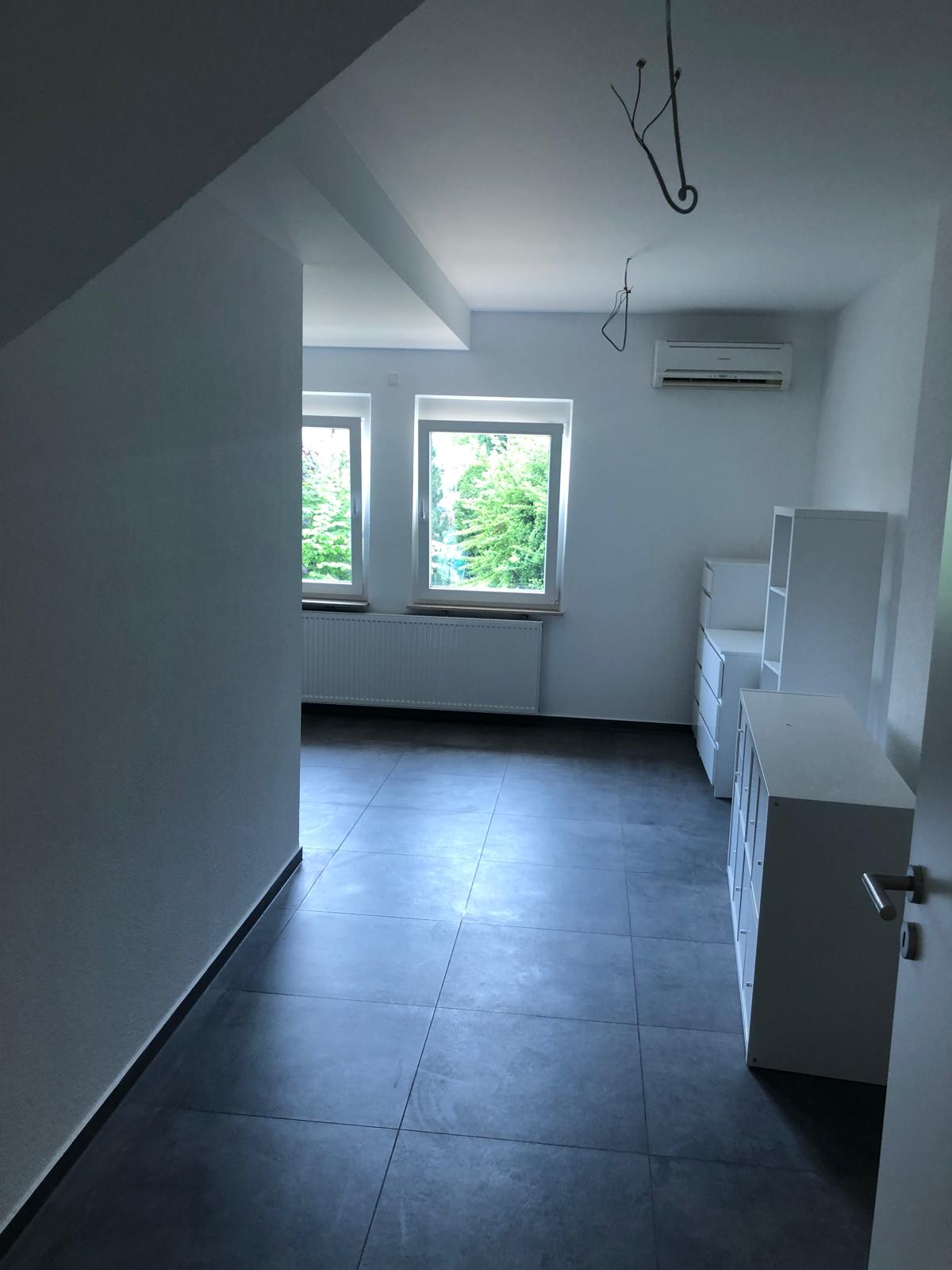 Ankleide b. Schlafzimmer